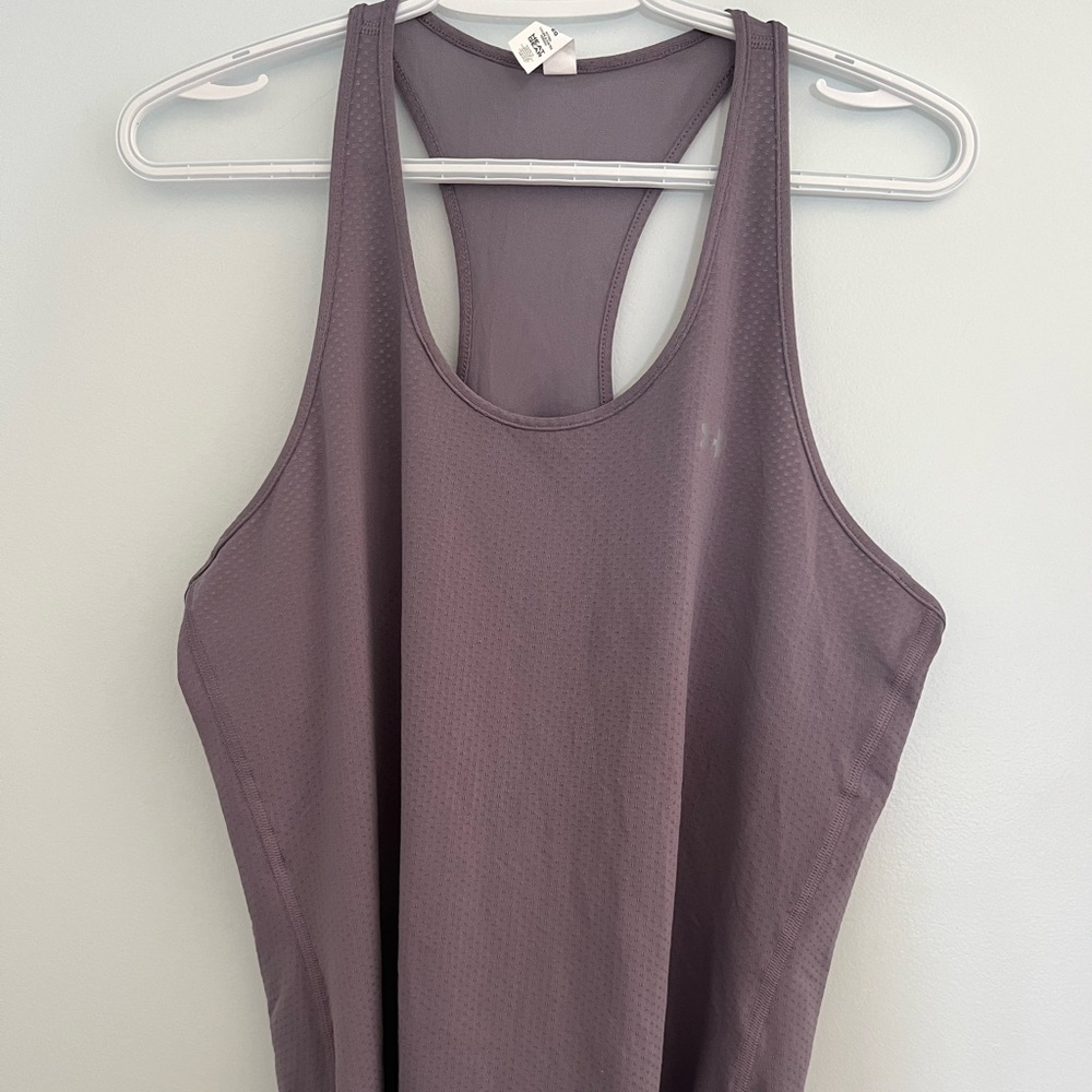 Under armour tank